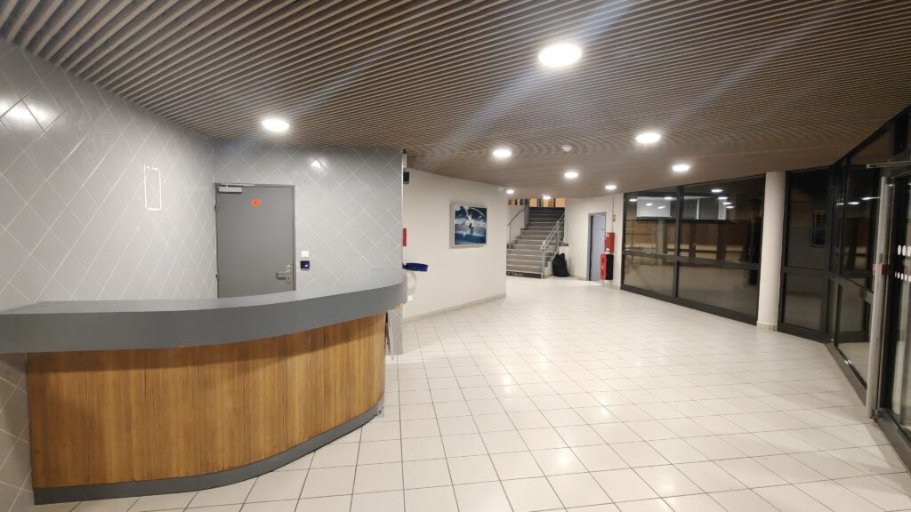 Hall entrée Gymnase Quinon